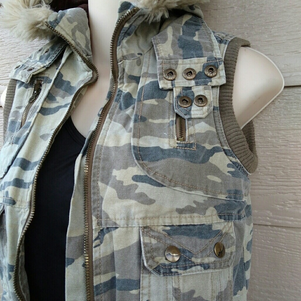 🎇 Clearance 🎇Nori Camo Vest